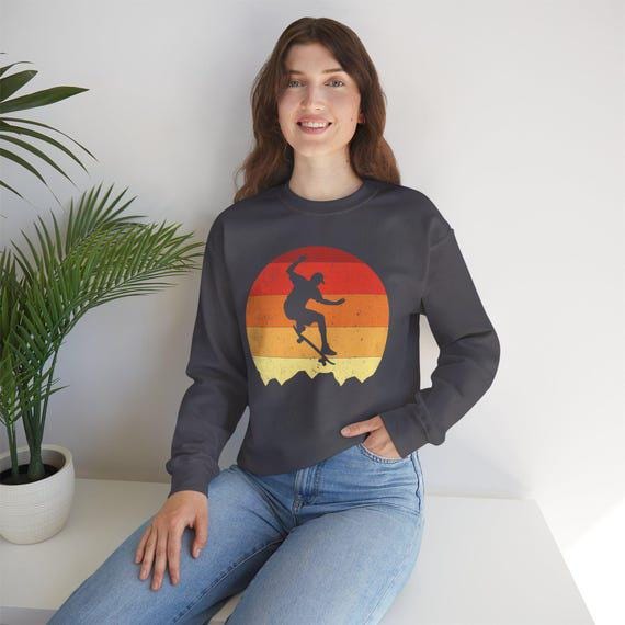 Retro-Skateboard Sunset Background Sweatshirt | Vintage Style Tee for Skate Lovers & Gift Ideas