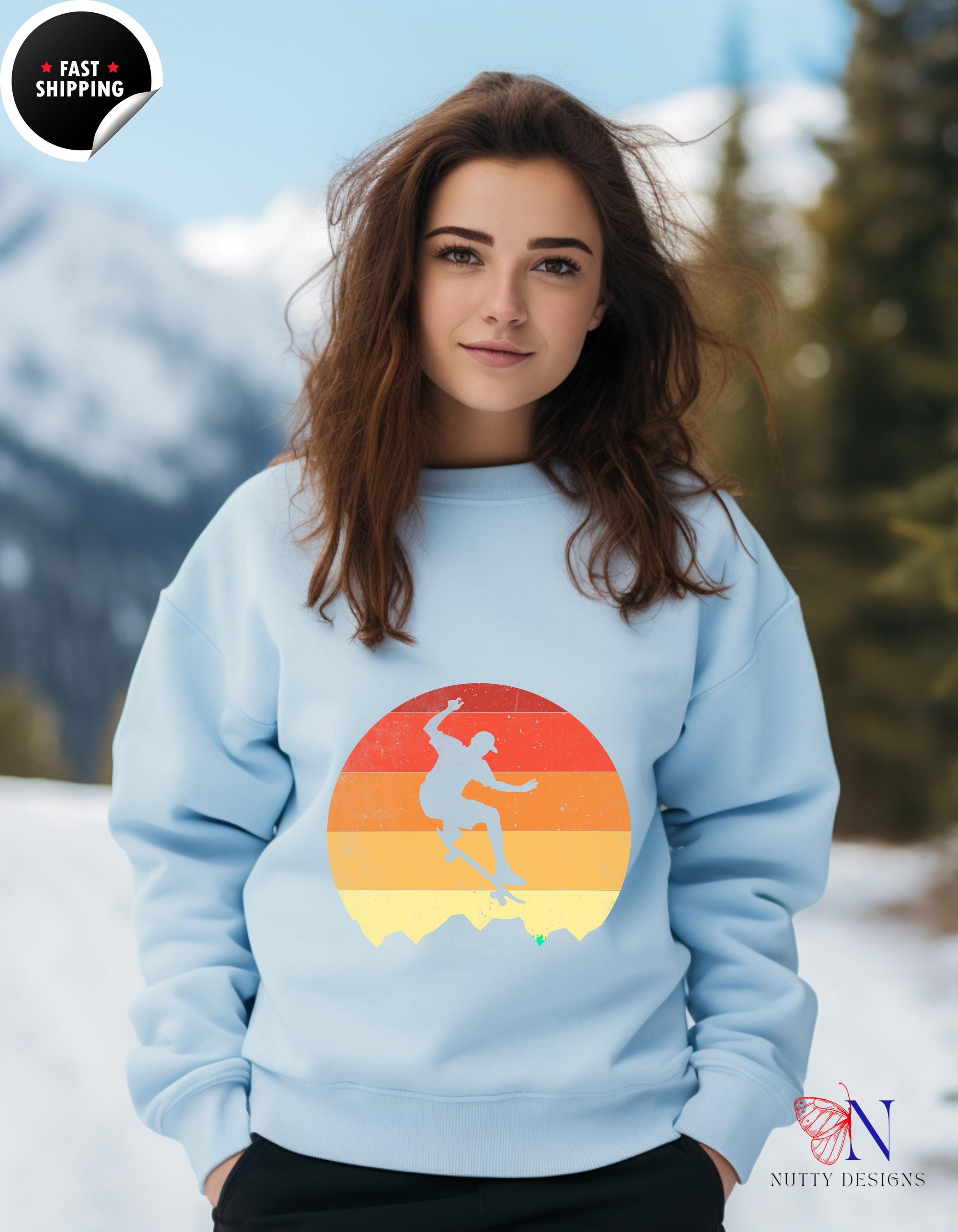 Retro-Skateboard Sunset Background Sweatshirt | Vintage Style Tee for Skate Lovers & Gift Ideas