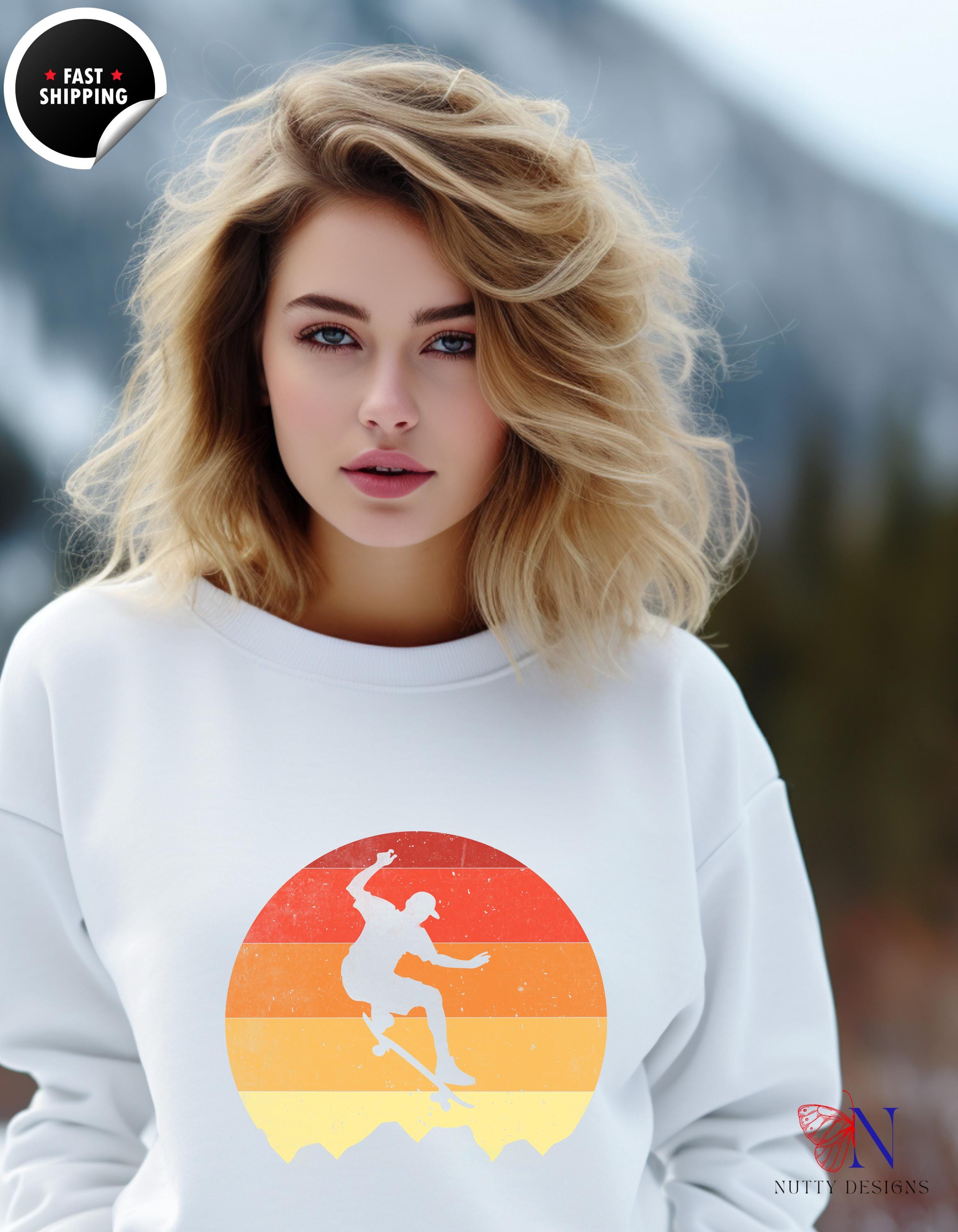 Retro-Skateboard Sunset Background Sweatshirt | Vintage Style Tee for Skate Lovers & Gift Ideas