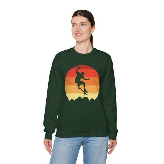 Retro-Skateboard Sunset Background Sweatshirt | Vintage Style Tee for Skate Lovers & Gift Ideas