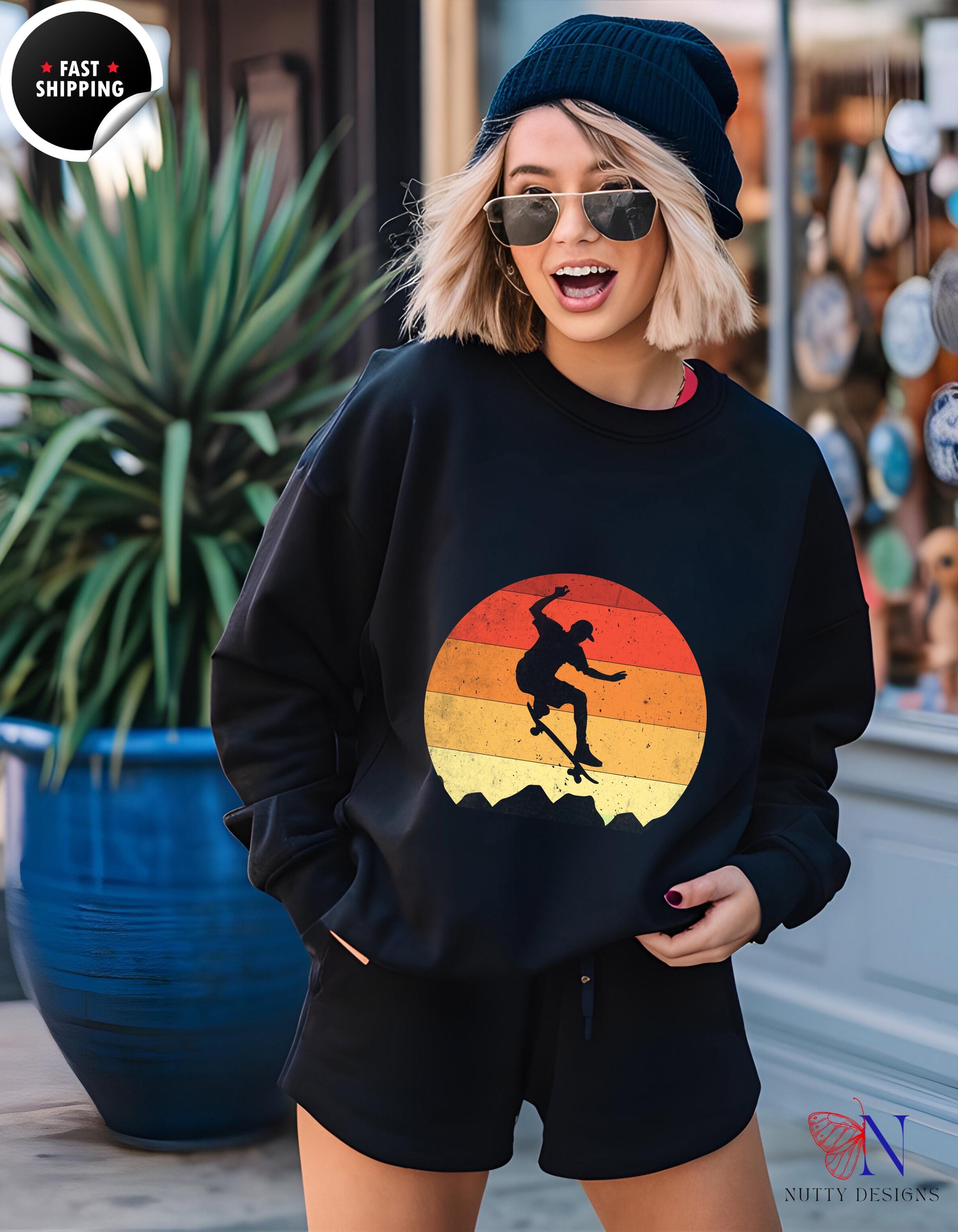 Retro-Skateboard Sunset Background Sweatshirt | Vintage Style Tee for Skate Lovers & Gift Ideas