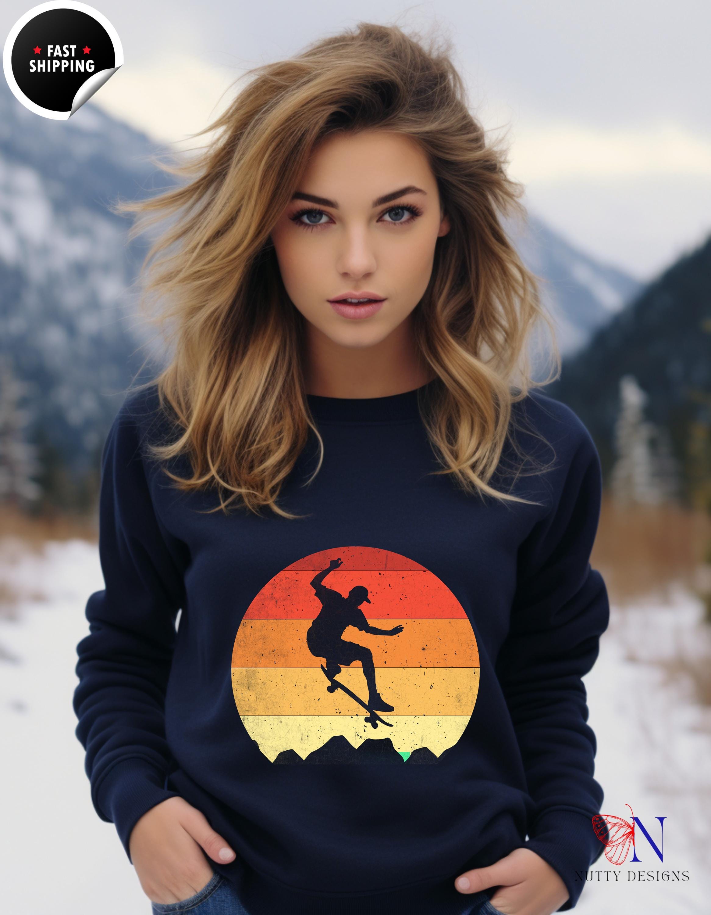 Retro-Skateboard Sunset Background Sweatshirt | Vintage Style Tee for Skate Lovers & Gift Ideas