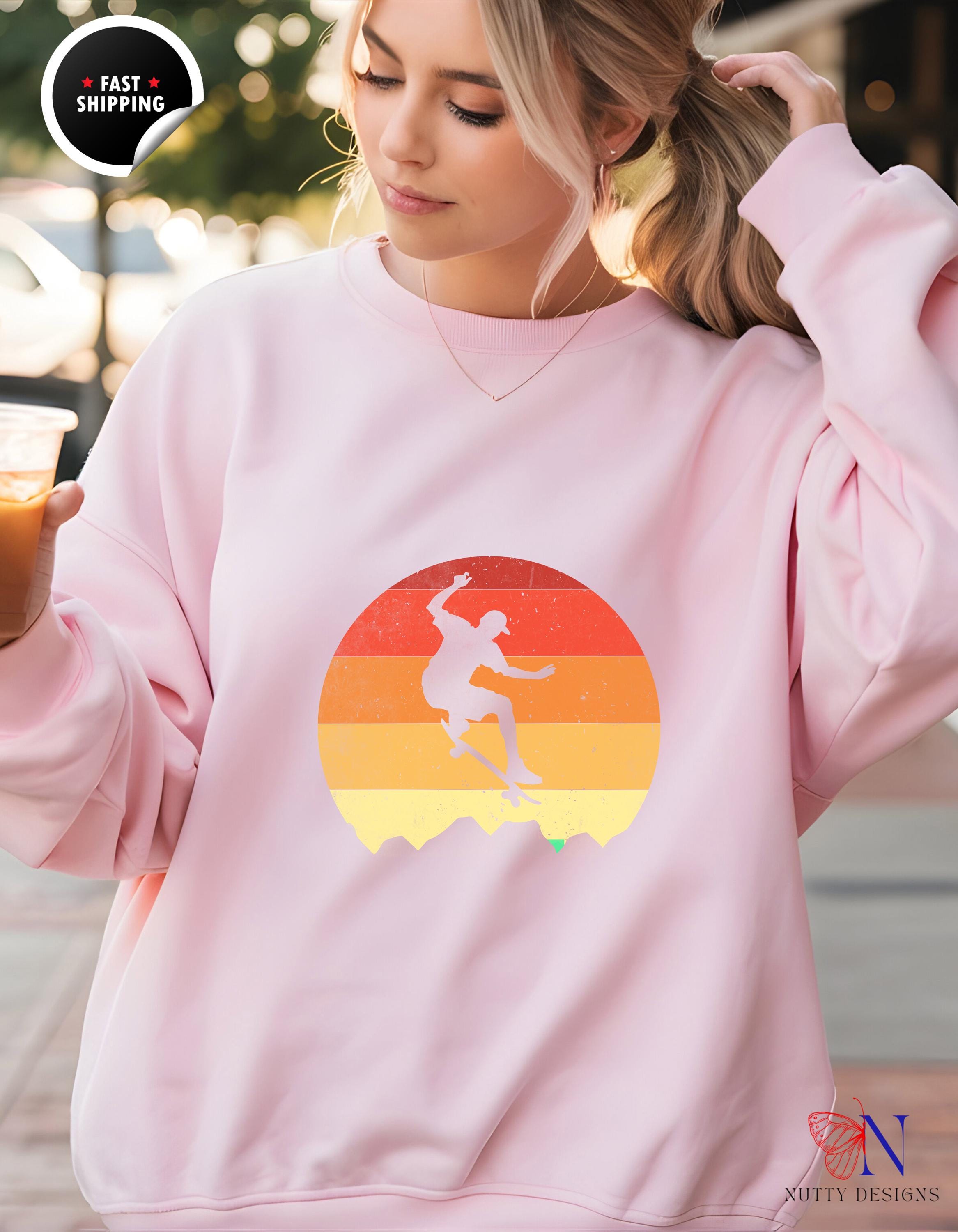 Retro-Skateboard Sunset Background Sweatshirt | Vintage Style Tee for Skate Lovers & Gift Ideas