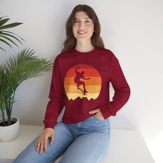 Retro-Skateboard Sunset Background Sweatshirt | Vintage Style Tee for Skate Lovers & Gift Ideas